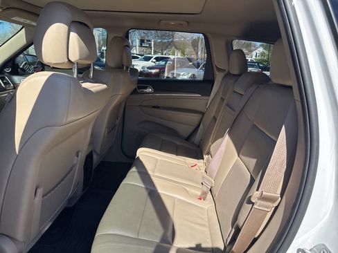 Used 2015 Jeep Grand Cherokee Limited w/ Luxury Group II AWD/4WD image 36