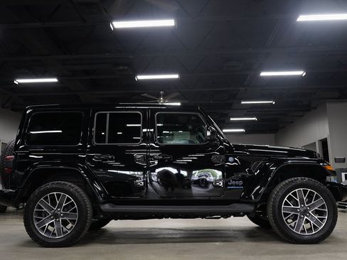 Used 2024 Jeep Wrangler High Altitude AWD/4WD image 6