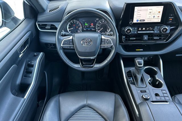 Used 2023 Toyota Highlander XSE AWD/4WD image 18