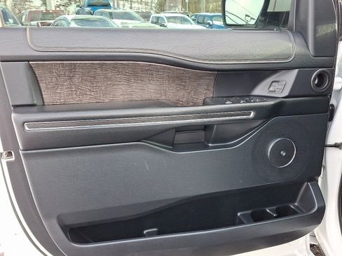 Used 2021 Ford Expedition Limited image 12