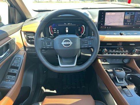 Used 2026 Nissan Rogue Platinum w/ Platinum Premium Package image 14