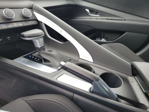 New 2026 Hyundai Elantra SE FWD image 29