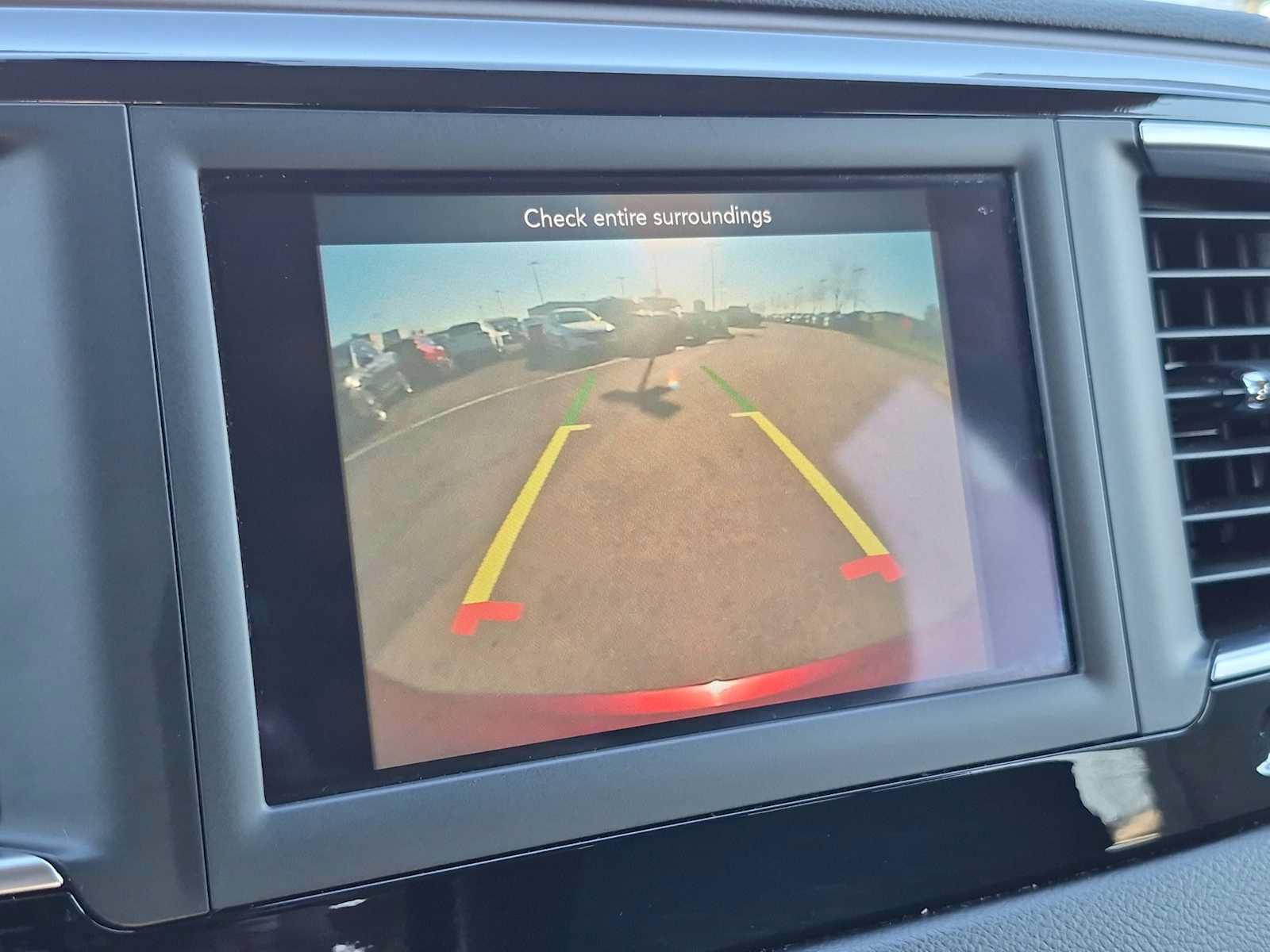 Used 2018 Chrysler Pacifica Touring-L FWD image 27