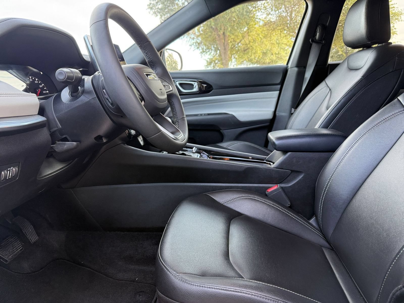 Used 2025 Jeep Compass Limited AWD/4WD image 26