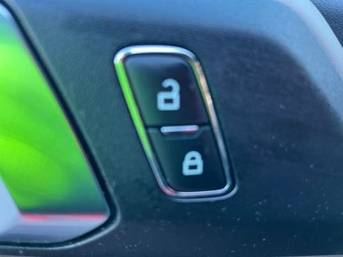 Used 2023 Ford Bronco Wildtrak image 11