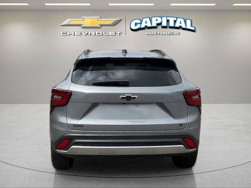 Used 2025 Chevrolet Trax LT w/ Driver Confidence Package FWD image 4