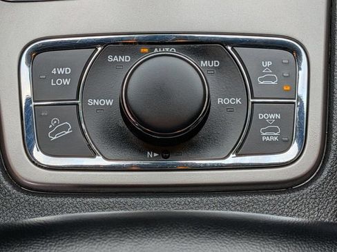 Certified 2020 Jeep Grand Cherokee Overland AWD/4WD image 20