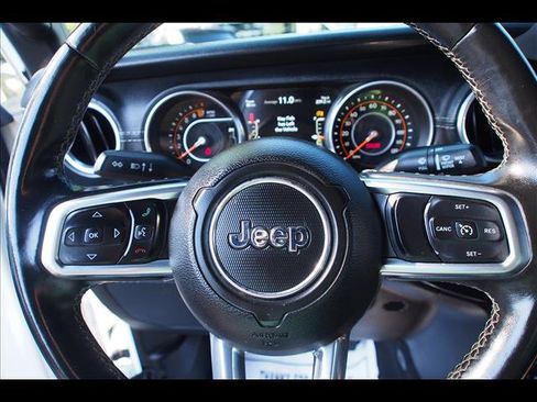 Used 2018 Jeep Wrangler Unlimited Sahara image 27