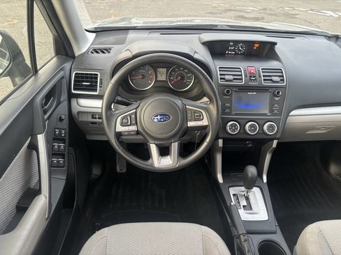 Used 2017 Subaru Forester 2.5i w/ Alloy Wheel Package image 11