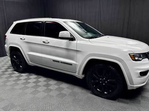 Used 2017 Jeep Grand Cherokee Altitude AWD/4WD image 15