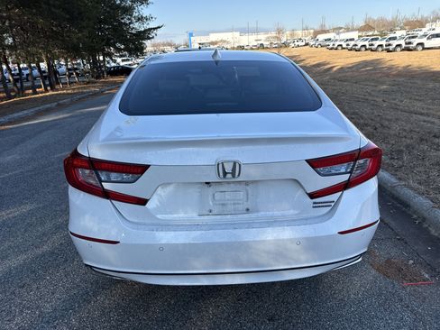 Used 2019 Honda Accord Touring image 9