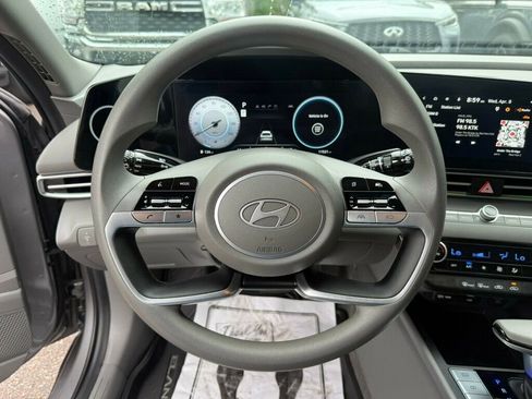 Used 2024 Hyundai Elantra SEL FWD image 5