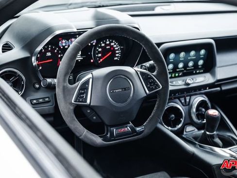 Used 2019 Chevrolet Camaro SS RWD image 9