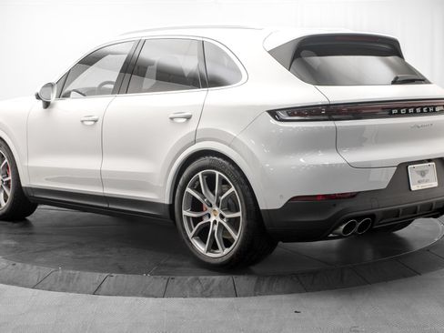 Used 2025 Porsche Cayenne S AWD/4WD image 5
