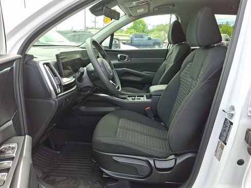 Certified 2025 Kia Sorento LX FWD image 15