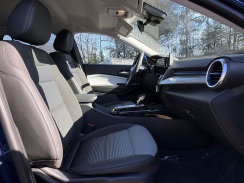 Used 2024 Chevrolet Trax LT w/ LT Convenience Package image 13