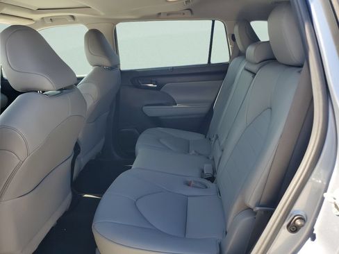 Certified 2020 Toyota Highlander XLE FWD image 10