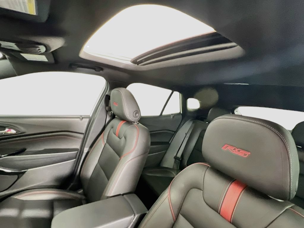Used 2025 Chevrolet Trax RS w/ Sunroof Package FWD image 20