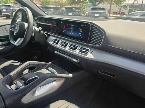 Used 2024 Mercedes-Benz GLS 450 4MATIC image 11