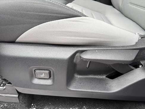 Used 2024 Toyota Tacoma TRD Off-Road image 10