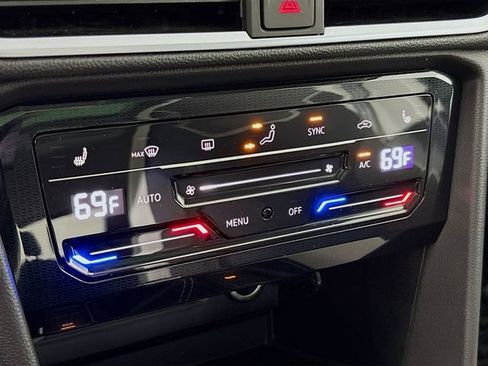 New 2025 Volkswagen Taos SE image 16