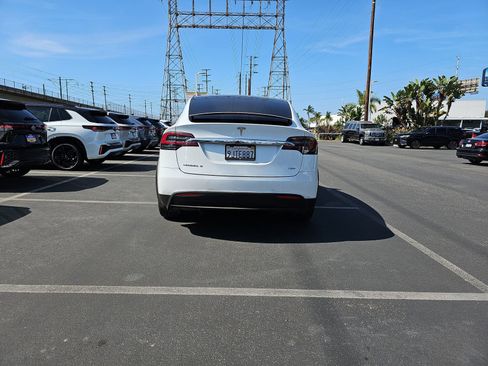 Used 2018 Tesla Model X 75D image 6