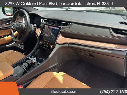 Used 2022 Jeep Grand Cherokee Summit w/ Luxury Tech Group V image 56