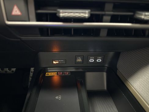 Used 2025 Toyota Camry SE image 27