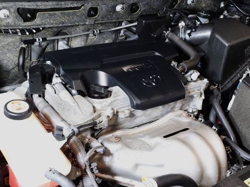 Used 2018 Toyota RAV4 LE w/ All Weather Liner Package FWD image 34