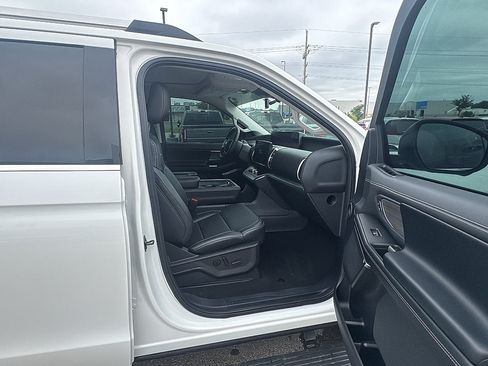 Used 2025 Ford Expedition Max Platinum w/ Driver's Package AWD/4WD image 19