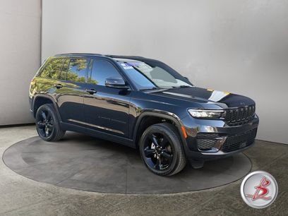 Used 2023 Jeep Grand Cherokee Altitude