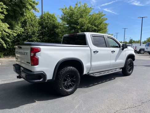 Used 2024 Chevrolet Silverado 1500 ZR2 w/ Technology Package AWD/4WD image 9