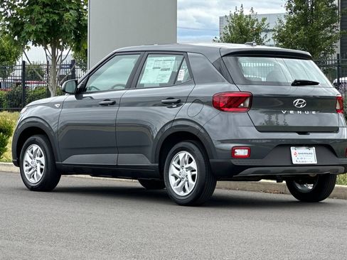 Used 2026 Hyundai Venue SE FWD image 5