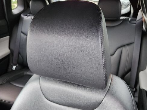 Used 2025 Jeep Compass Limited AWD/4WD image 6