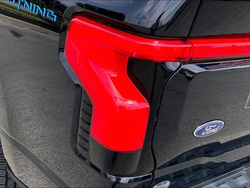 Used 2023 Ford F150 Lightning Platinum AWD/4WD image 29