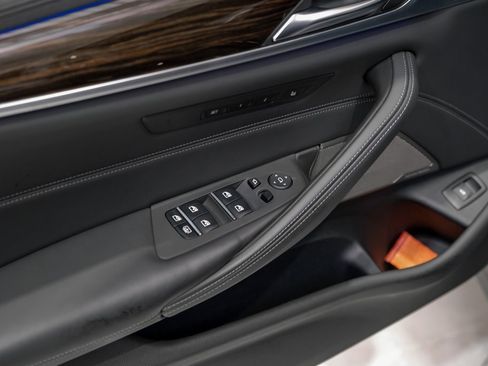 Used 2022 BMW M5 w/ Executive Package image 41