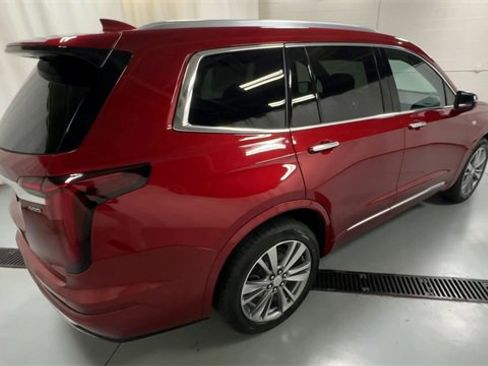 Used 2025 Cadillac XT6 Premium Luxury image 8