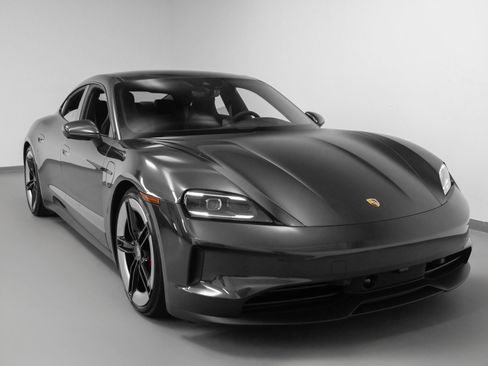 New 2025 Porsche Taycan 4S image 9