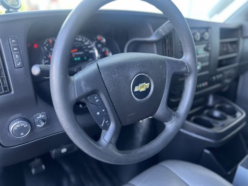 Used 2018 Chevrolet Express 2500 w/ Driver Convenience Package RWD image 15