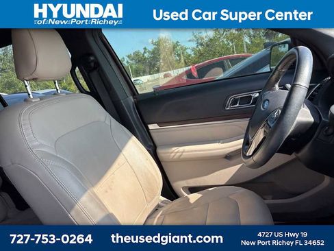 Used 2019 Ford Explorer Limited w/ Class II Trailer Tow Package FWD image 9