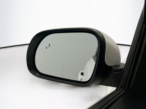 Used 2025 Kia Soul LX w/ LX Technology Package FWD image 16