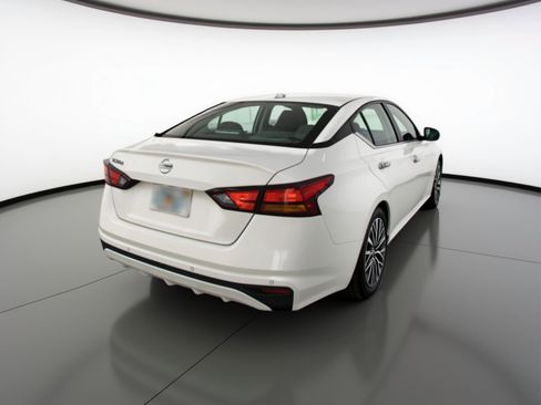 Used 2025 Nissan Altima 2.5 SV FWD image 9