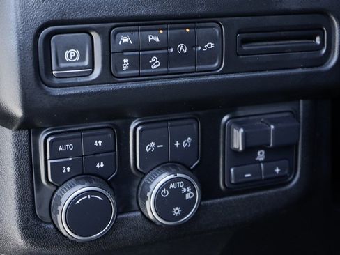 Used 2021 Chevrolet Tahoe Z71 w/ Z71 Signature Package image 23