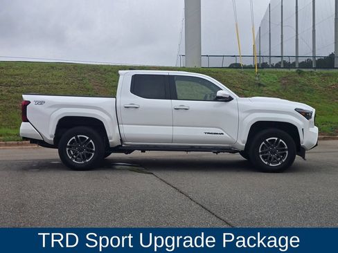 Used 2024 Toyota Tacoma TRD Sport w/ TRD Sport Upgrade Package AWD/4WD image 2