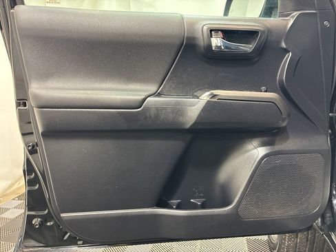 Used 2021 Toyota Tacoma TRD Sport w/ Technology Package image 22