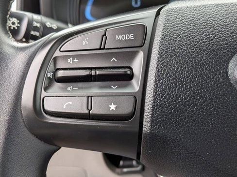 Used 2025 Hyundai Venue SEL FWD image 21