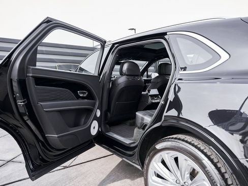 Used 2023 Bentley Bentayga Extended Wheelbase AWD/4WD image 28