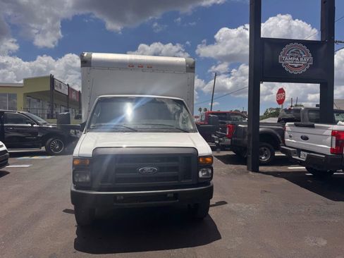 Used 2014 Ford E-350 and Econoline 350 Super Duty image 2