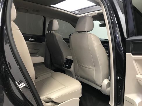 Used 2022 Volkswagen Atlas SE w/ Panoramic Sunroof Package FWD image 16