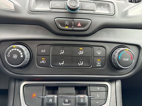 Used 2023 GMC Terrain SLE FWD image 19